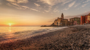 La spiaggia di Camogli al tramonto