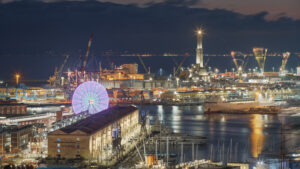 La Lanterna e il Porto Antico di notte