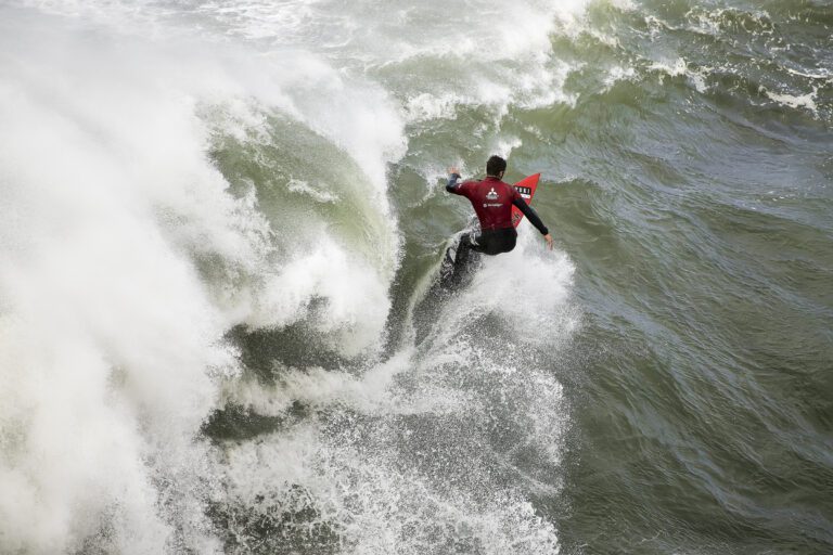 Surf a Nazarè ( Album Fotografico Massimo Zanderin)