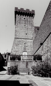 Capalbio, torre b_n.