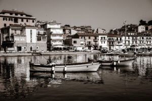 Porto Ercole, molo. Desaturato.